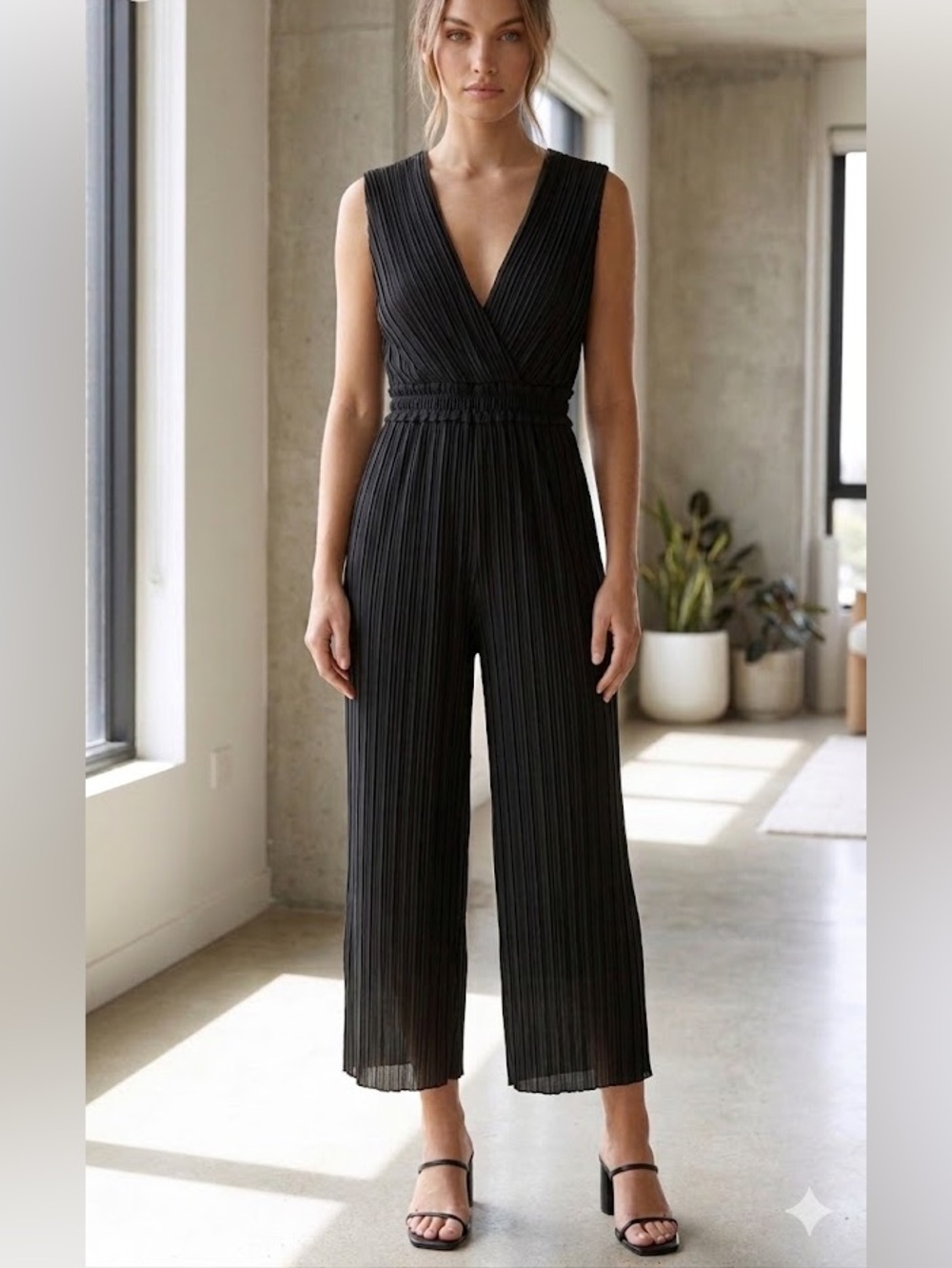 Romeo & Juliet Couture Sleeveless V-Neck Pleated Jumpsuit Black Size Small Pants